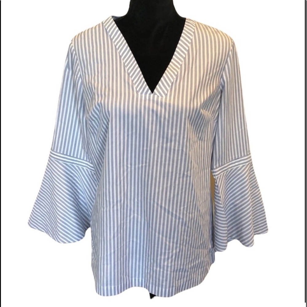 Banana republic white blue pullover v neck striped bell sleeve top small small